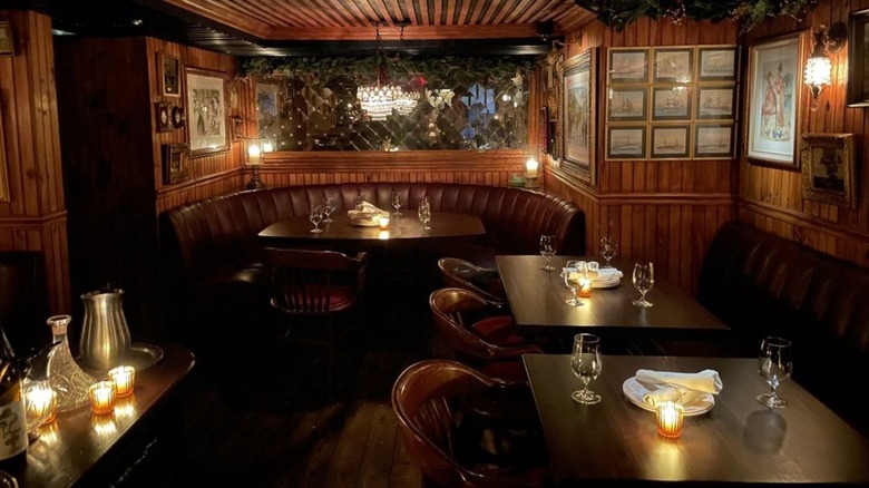 4 Charles Prime Rib interior