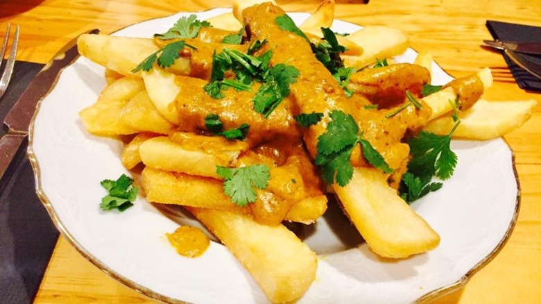 Fries with curry sauce