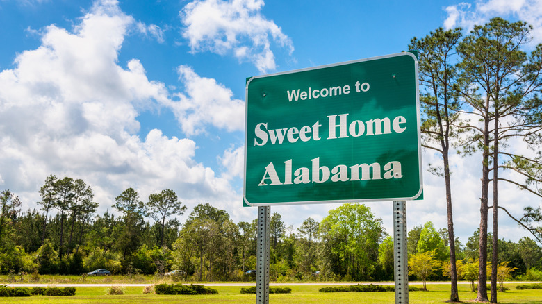 Welcome to Alabama sign