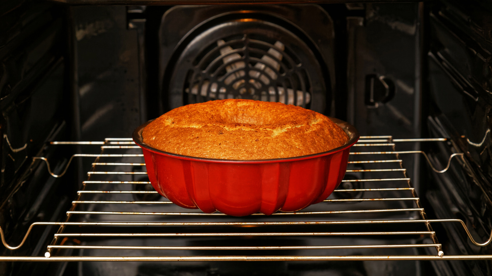 Cheesecake In The Oven After Baking Step By Step Recipe From The Internet  Stock Photo - Download Image Now - iStock