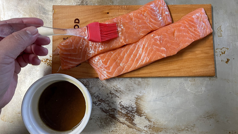 brushing salmon filets with oil