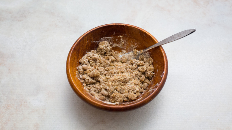 streusel topping in wooden bowl