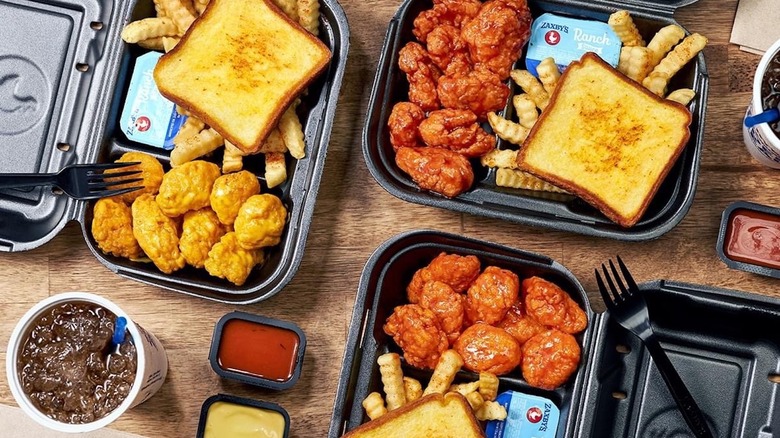 Top down view of Zaxby's wings
