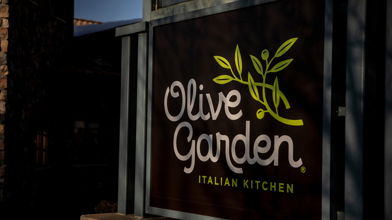 An Olive Garden take-out order