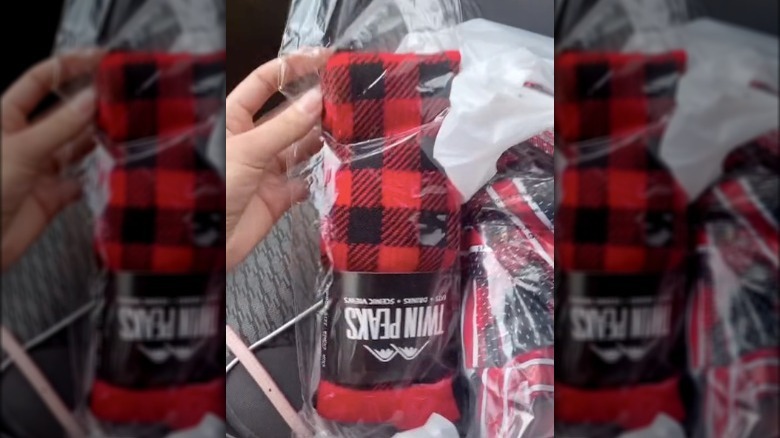 Twin Peaks uniform in TikTok