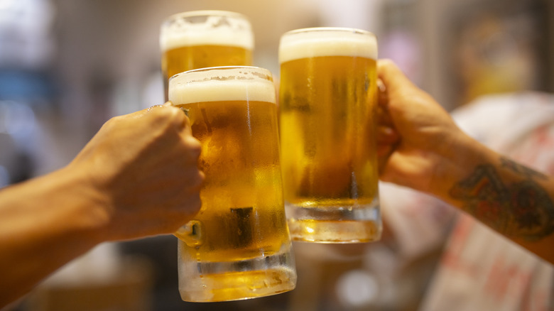 People clinking beer glasses