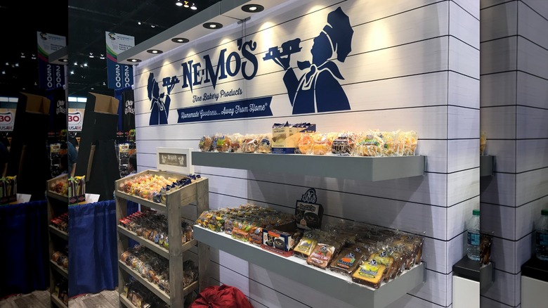 Ne-Mo's Bakery display with assorted snack cakes