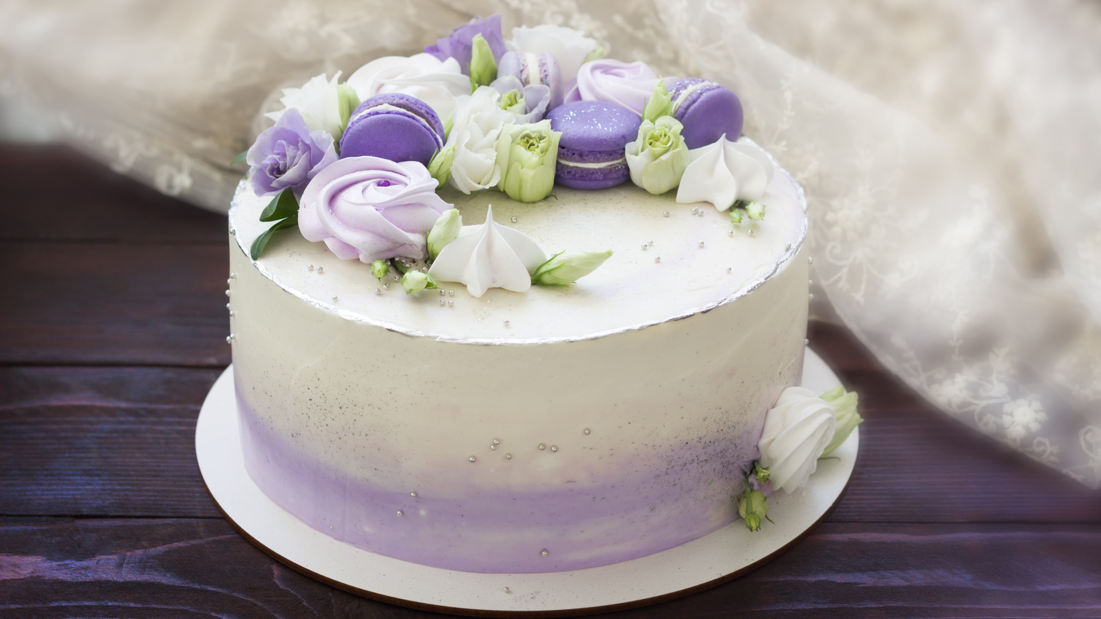 This Viral Cake Cutting Hack Changes Everything