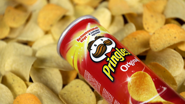 Pringles can on top of chips