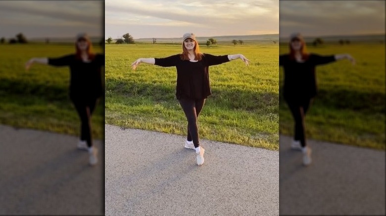 Ree Drummond doing road ballet
