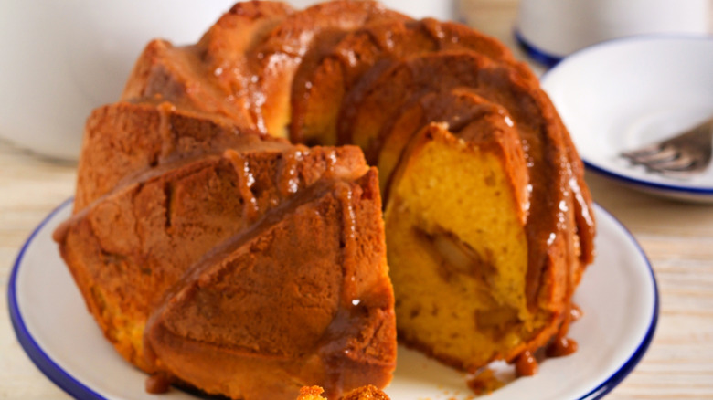 pear and almond filling bundt cake