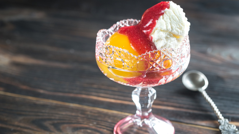 bowl of peach melba