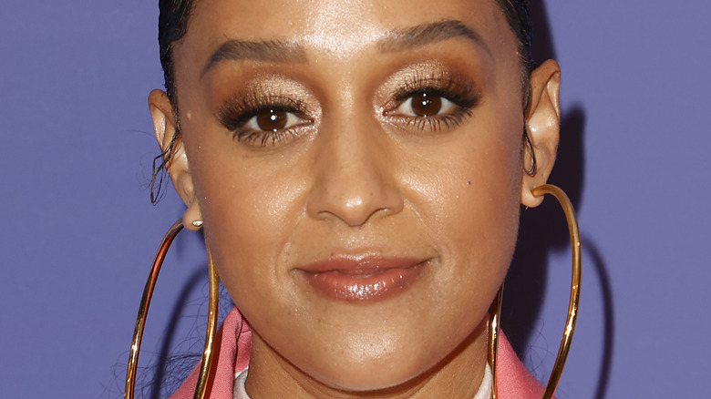 tia mowry in hoop earings