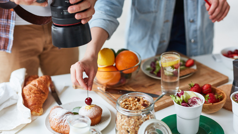 Camera snapping food