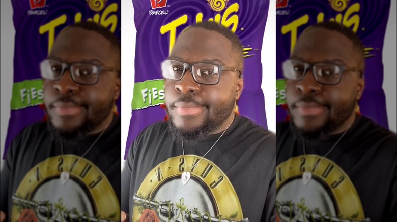 TikTok Stefan Johnson doing chip review