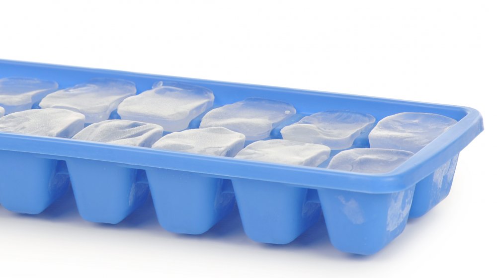 TikTok Hack Shows How You're Really Supposed To Fill Ice Cube Trays