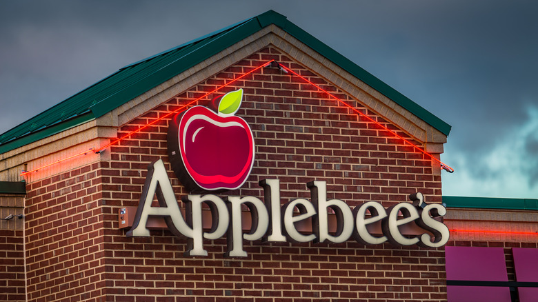 Applebee's logo on brick building