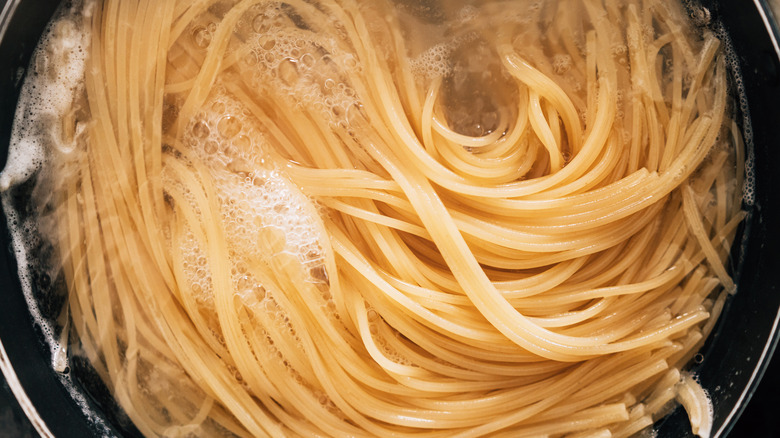 spaghetti boiling in pan