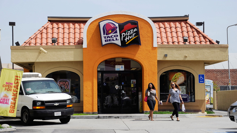 Combination pizza hut taco bell