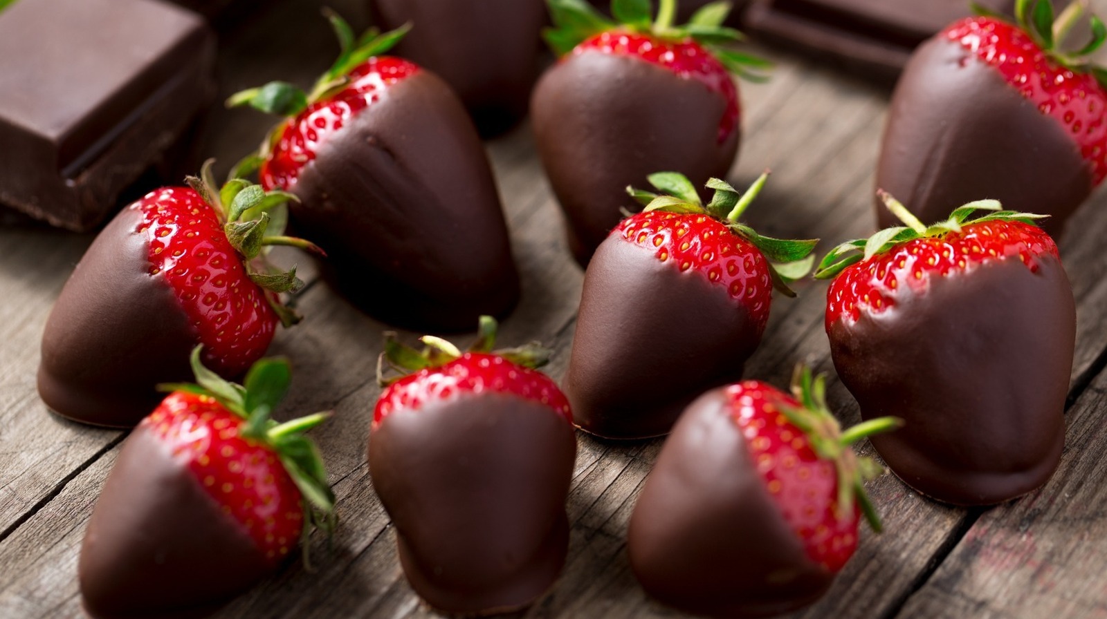 Шоколад Dark Chocolate Strawberry