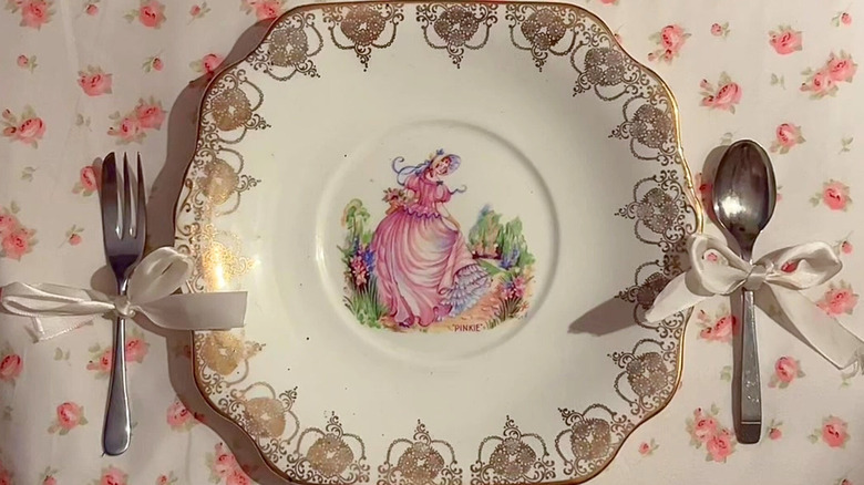Decorative plate with silverware