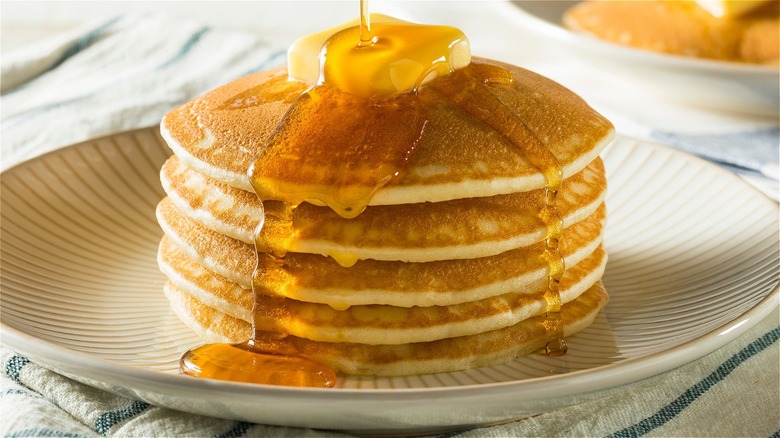 pancakes with maple syrup