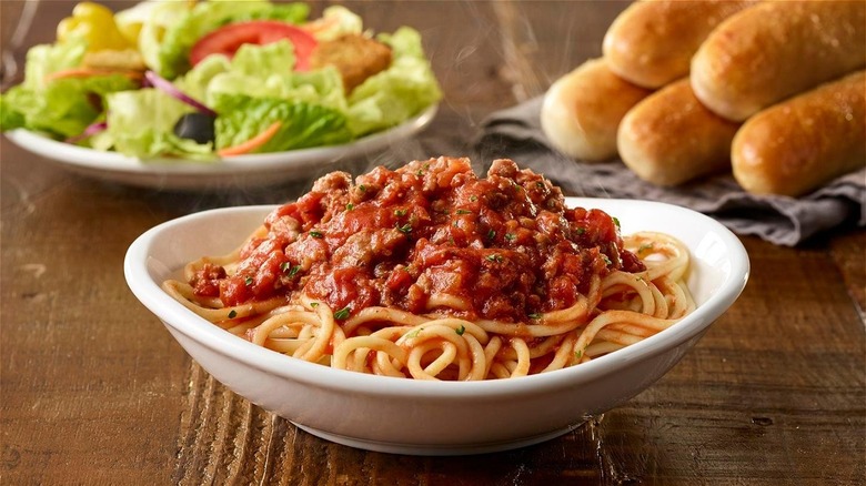 Olive Garden pasta, salad, breadsticks