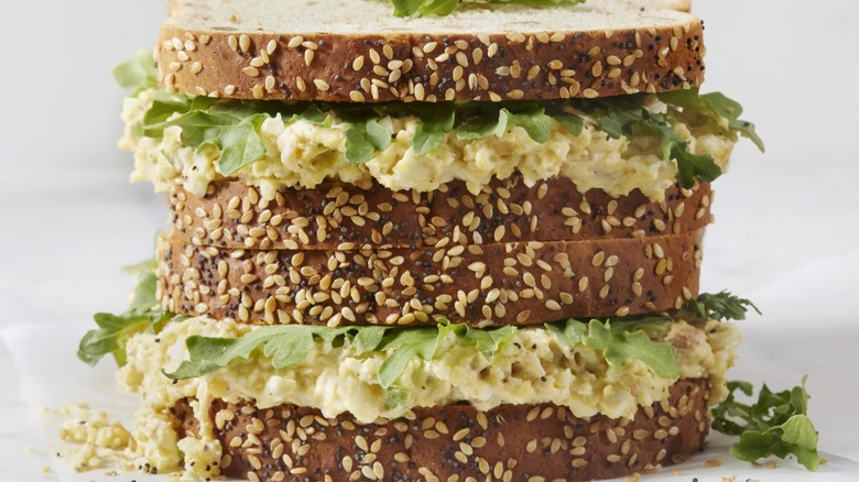 egg salad sandwich 