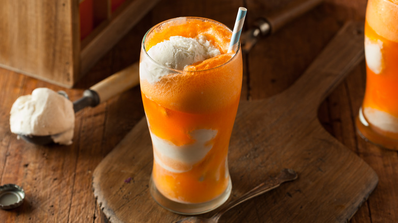 root beer float in mugs