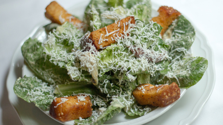 Salad with croutons