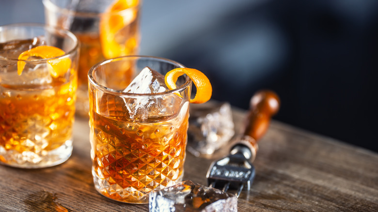 Old fashioned cocktail 