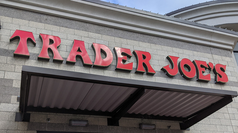 trader joe's exterior