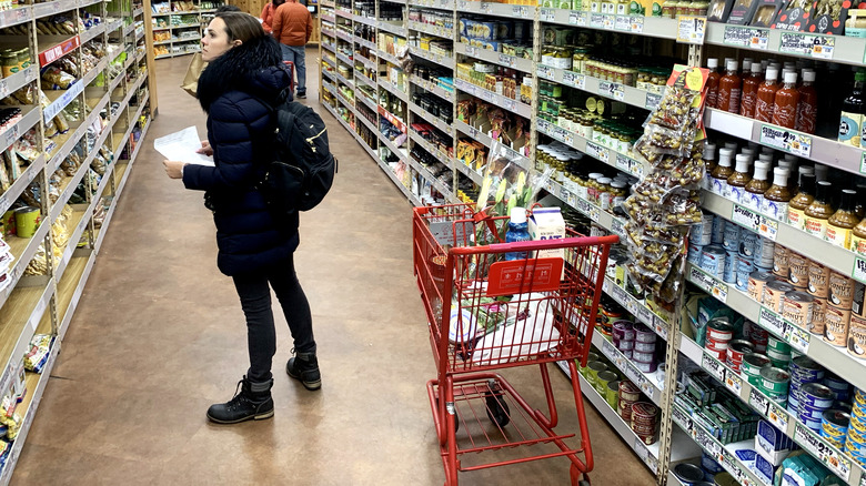trader joe's shopper and cart