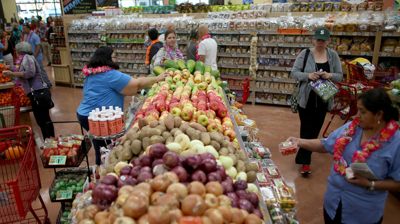 Trader Joe's shoppers