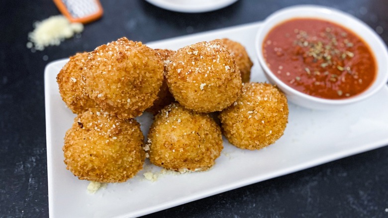 Plate of arancini with marinara