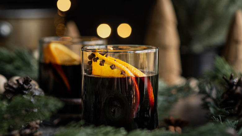   traditioneller glühwein im glas