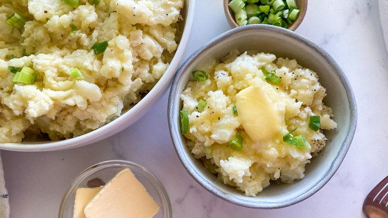 a bowl of mashed potatoes