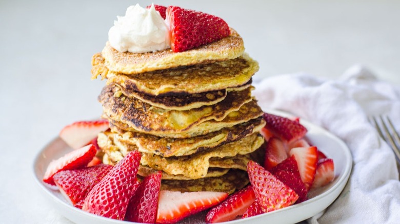 pancakes with berries