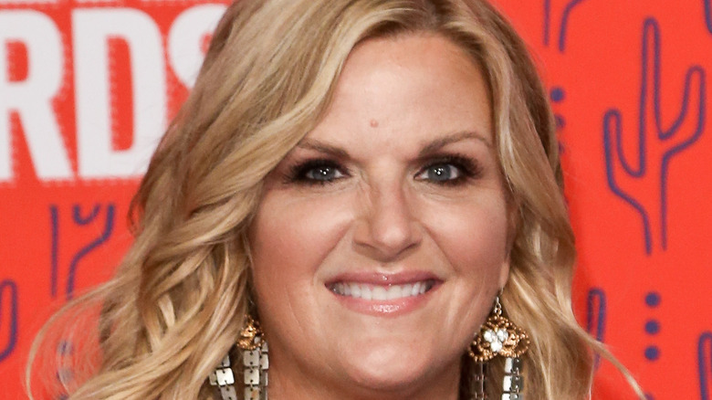 Trisha Yearwood headshot