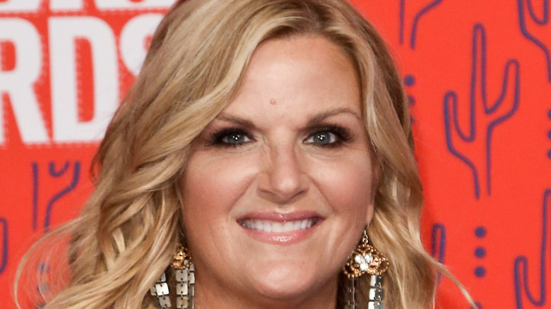 Trisha Yearwood smiling at the CMAs red carpet