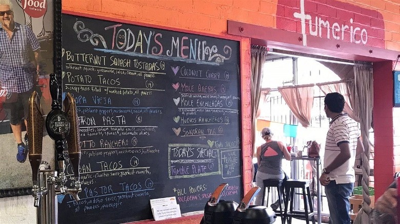 Tumerico interior and menu