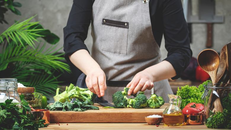 Preparing broccoli