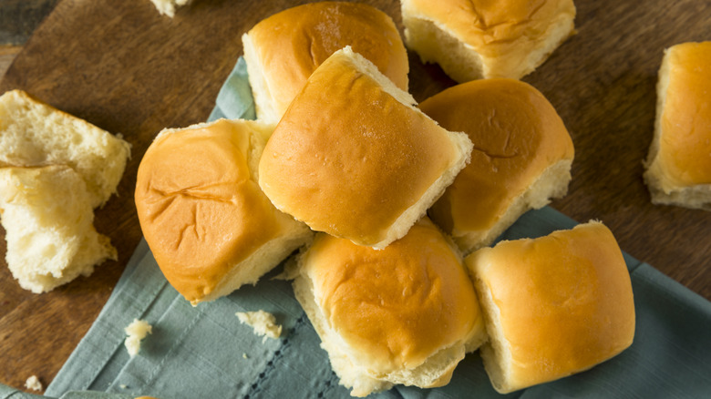 Pile of Hawaiian rolls on table