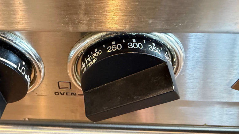 Oven temperature knob turned to 300 F