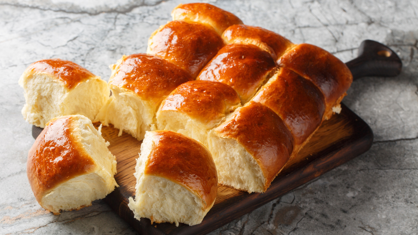 Turn Your Hawaiian Rolls Into An Easy And Delicious Breakfast