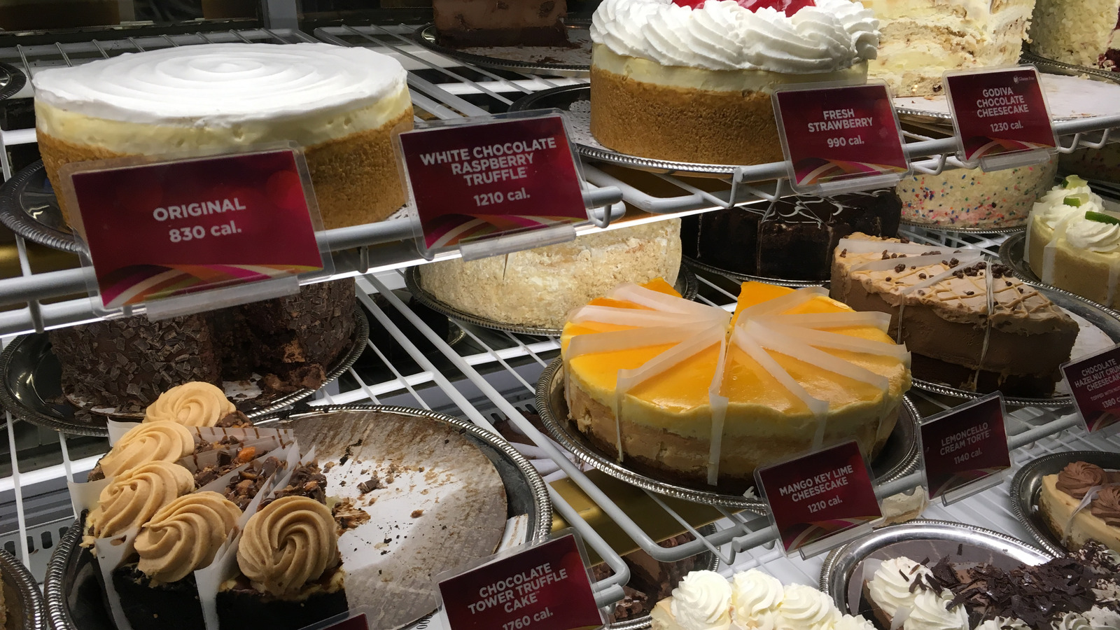 twitter-is-fascinated-by-cheesecake-factory-s-vintage-one-page-menu