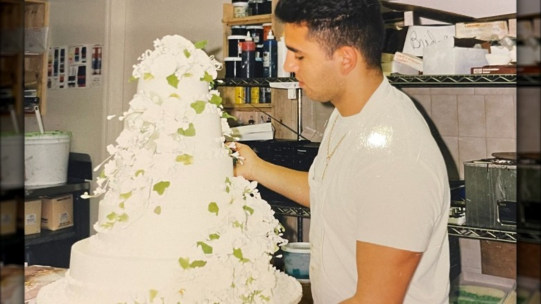 Twitter Is Loving Buddy Valastro&amp;#39;s Cake Boss Throwback Pic