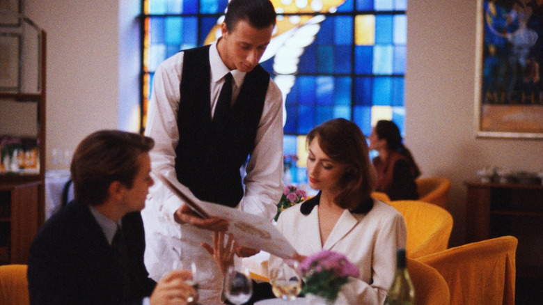 couple ordering food