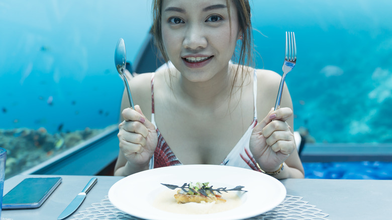 Underwater dining