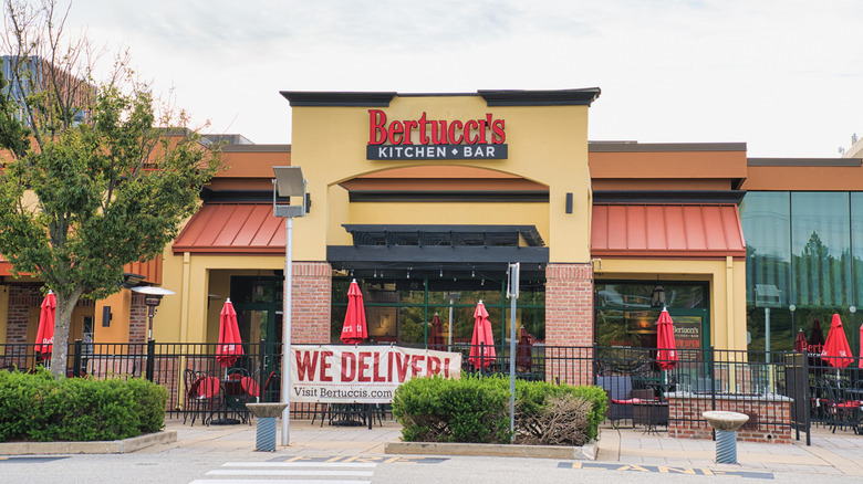 Bertucci's exterior with delivery sign